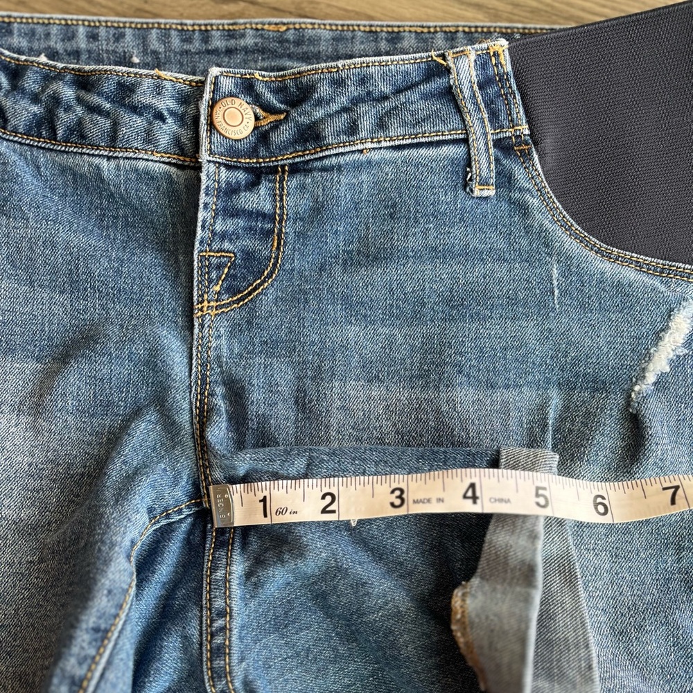 Old Navy Maternity Side Panel Cuffed Denim Jean Shorts Distressed Size 4 - Picture 7 of 7